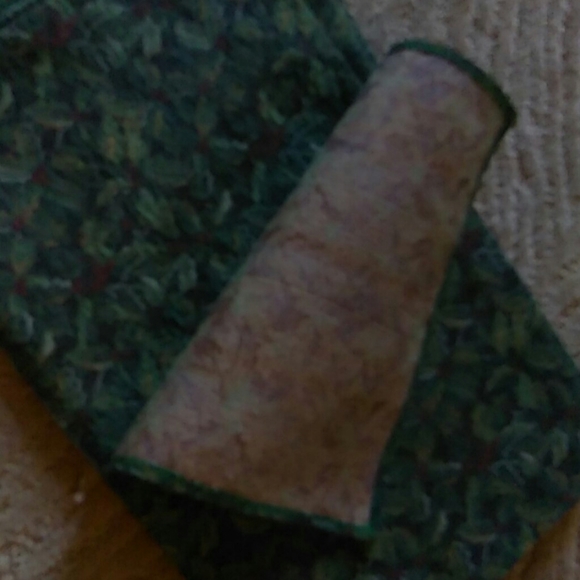 Set of 5 Christmas Holly Cloth Placemats - Picture 3 of 3